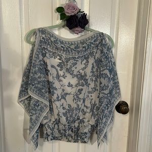 MAX STUDIO OPEN FLUTTER SLEEVE TOP WITH FLORL DETAIL